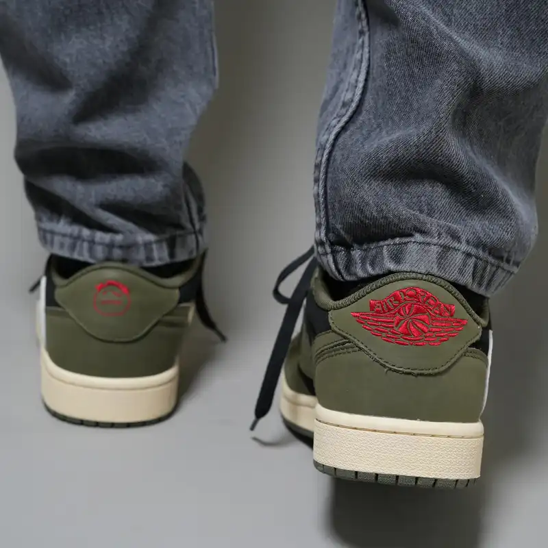 کفش پیاده روی مدل Travis low 1