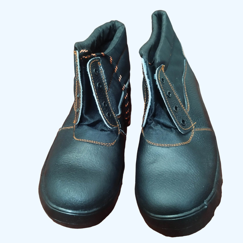 کفش ایمنی نادر مدل فولاد کد NA-4-2 کفش ایمنی نادر مدل فولاد کد NA-4-2