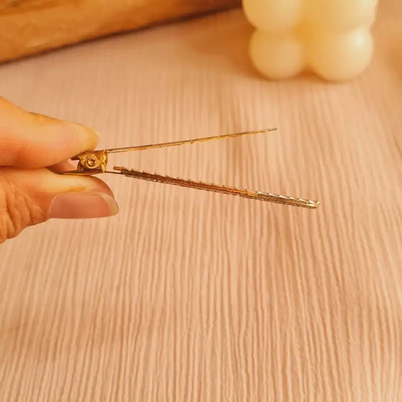 گیره مو زنانه مدل AMBUSH نگینی