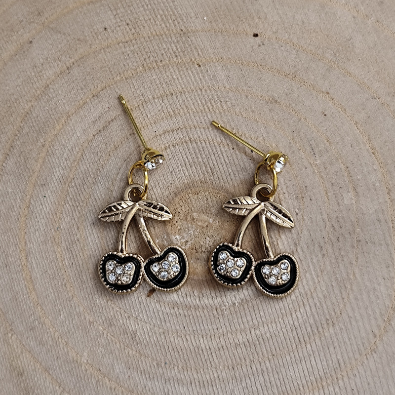 گوشواره زنانه مدل آلبالو نگینی