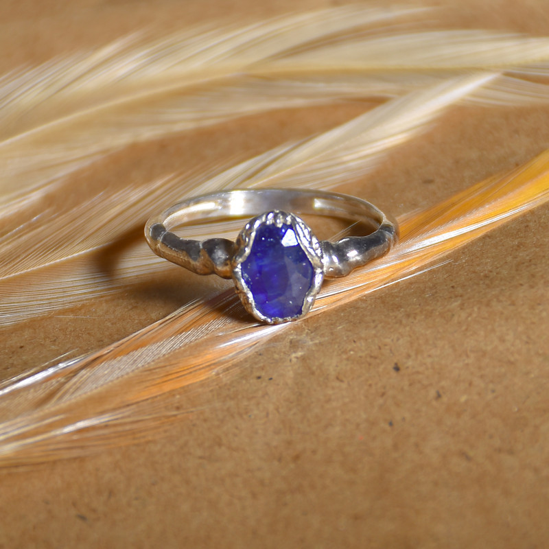 انگشتر نقره زنانه نقره جات لطفی مدل یاقوت کد ANZS07E02 انگشتر نقره زنانه نقره جات لطفی مدل یاقوت کد ANZS07E02