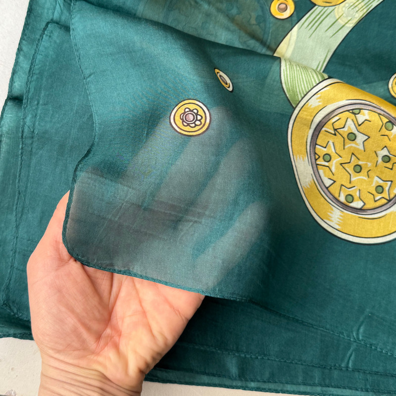 روسری زنانه مدل حریر ابریشم زنجیره ای کد 8