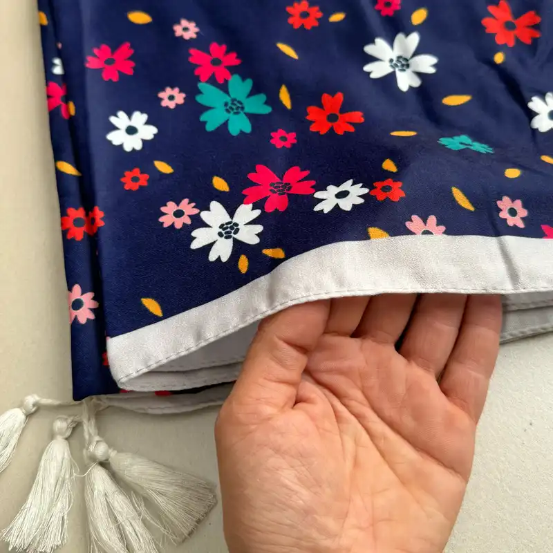 روسری زنانه مدل نخی شاد گلدار قواره بزرگ منگوله دار چهار فصل کد 3