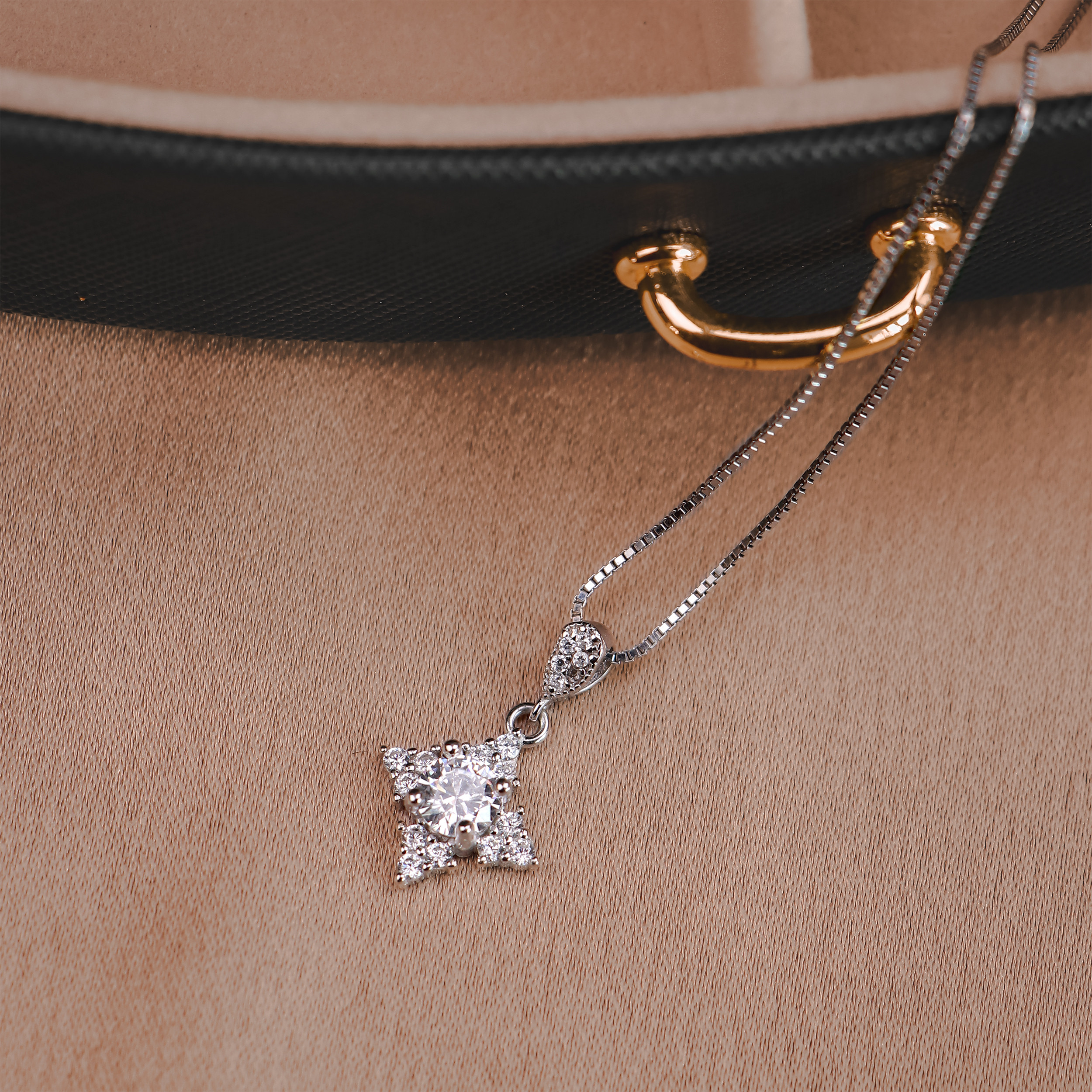 نیم ست نقره زنانه جی تی ای مدل جواهری