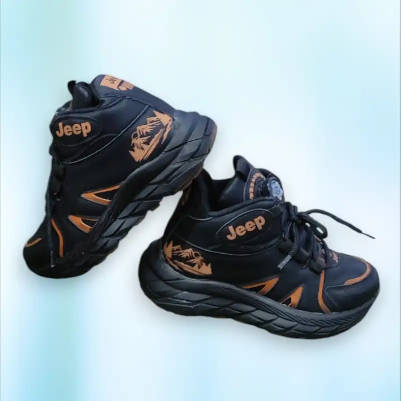 نیم بوت پسرانه مدل زیپ لاین