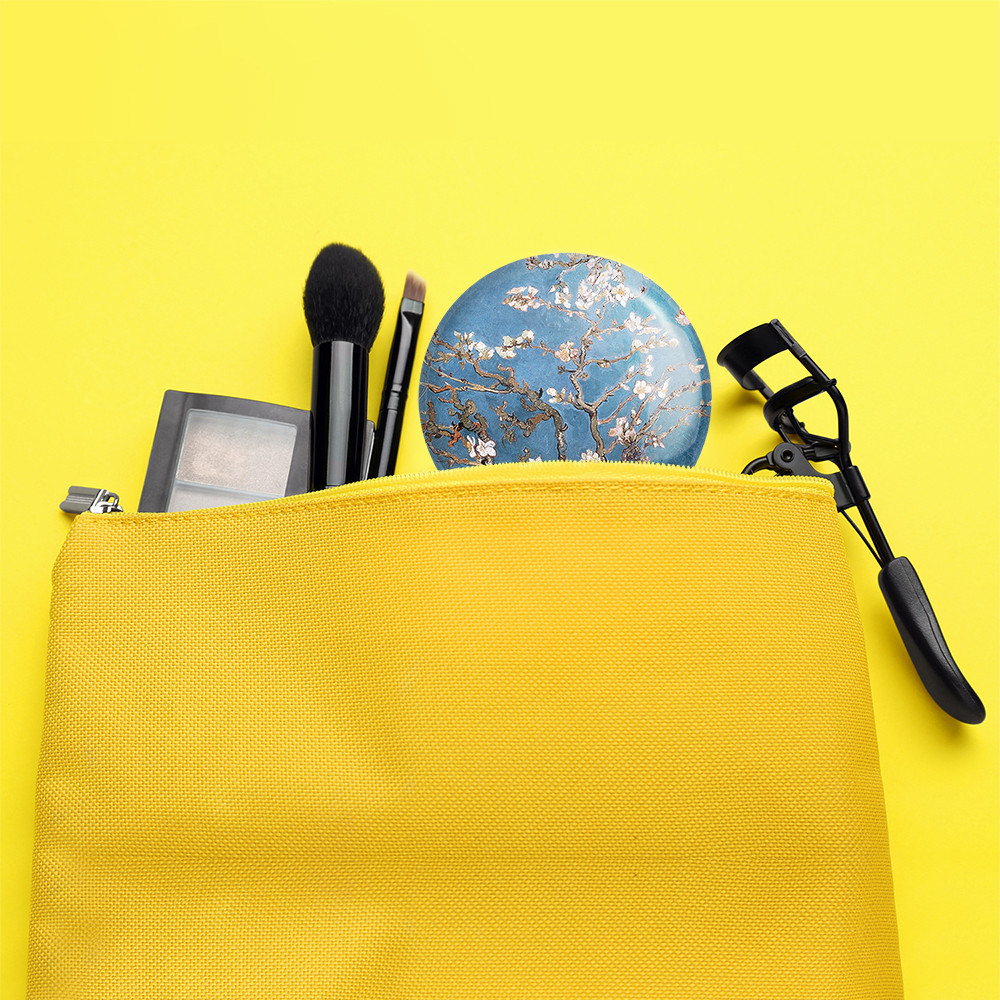 آینه جیبی خندالو مدل نقاشی شکوفه های بادام اثر ونسان ونگوگ کد 25463 آینه جیبی خندالو مدل نقاشی شکوفه های بادام اثر ونسان ونگوگ کد 25463
