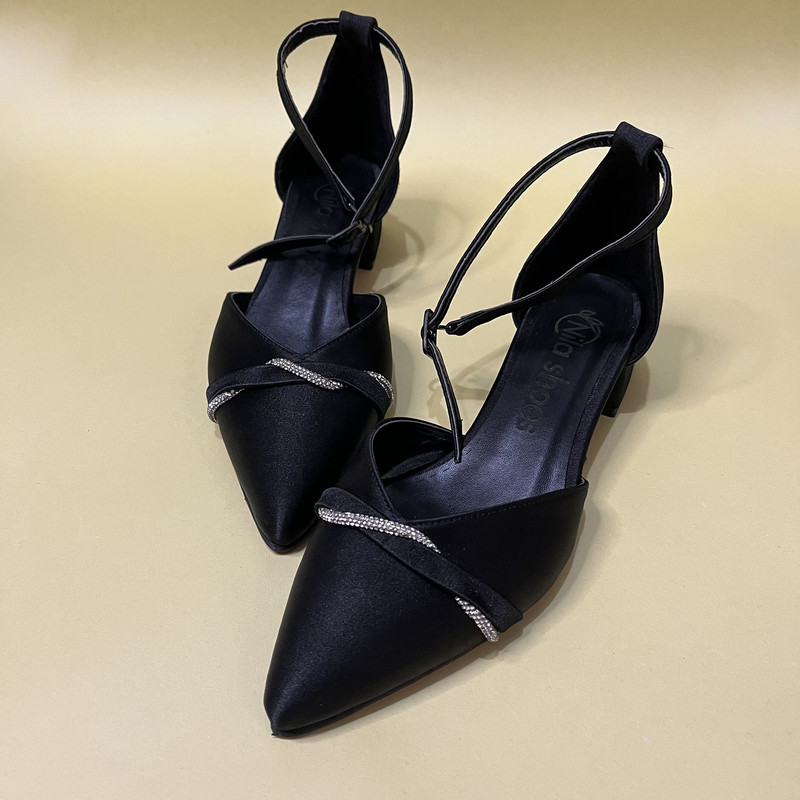 کفش زنانه مدل گیرا