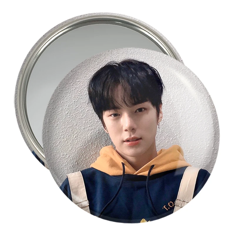 آینه جیبی خندالو مدل مینهیوک گروه مانستا اکس MONSTA X  کد 21167