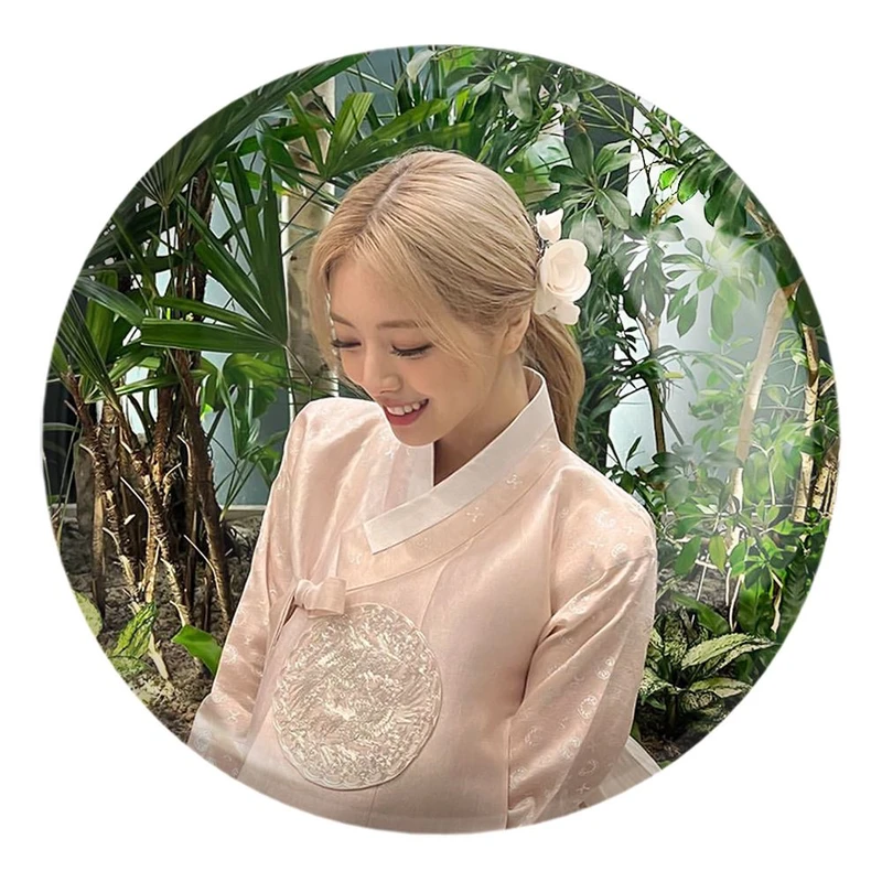 پیکسل خندالو طرح یونا گروه ایتزی ITZY کد 20217 مدل بزرگ