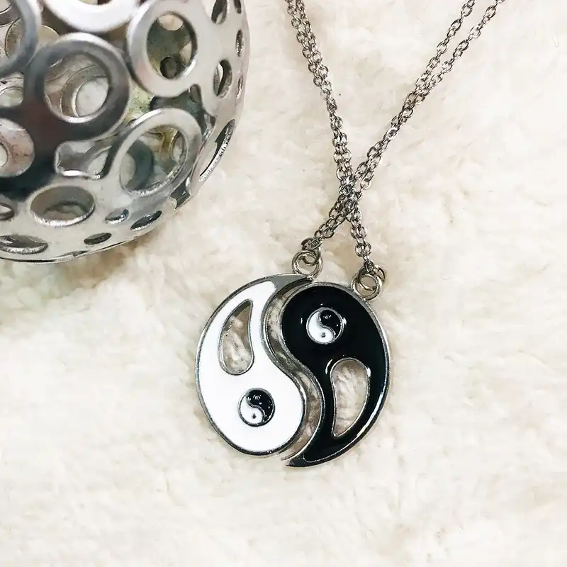 گردنبند مدل یین و یانگ کد 02 مجموعه دو عددی