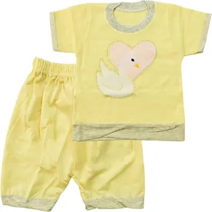 ست تی شرت و شلوارک دخترانه طرح قو مدل A12 کد 0229