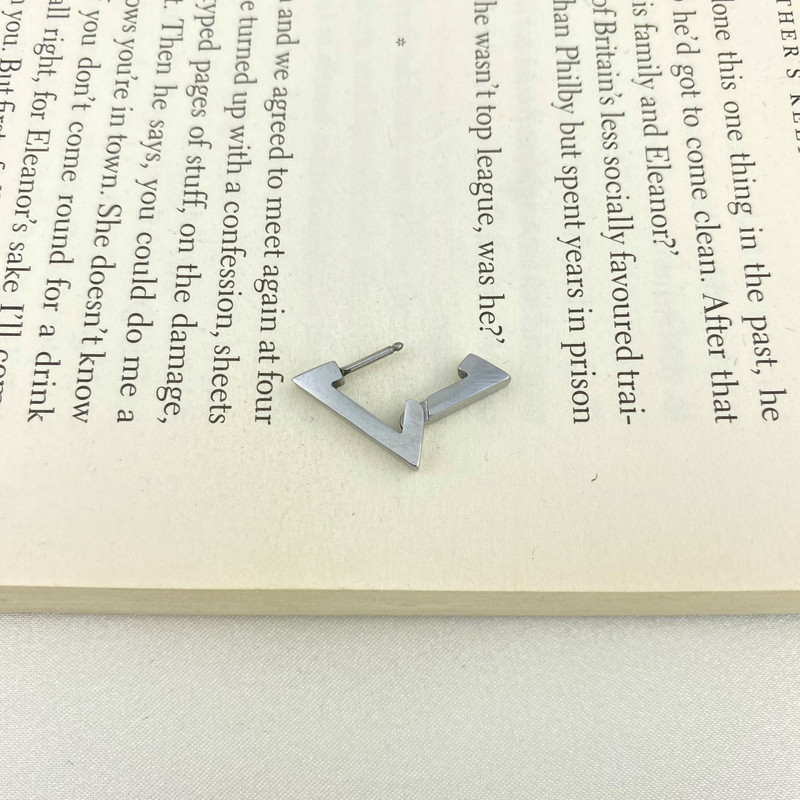 پیرسینگ گوش زنانه مدل مثلث کد P4232 پیرسینگ گوش زنانه مدل مثلث کد P4232