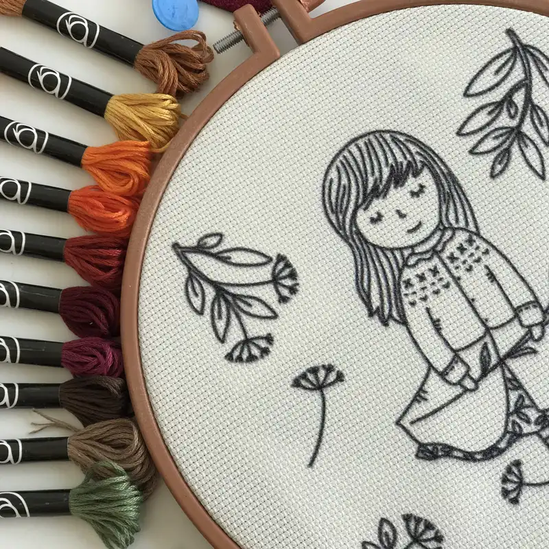 بسته آموزش گلدوزی مدل دختر پاییزی مجموعه 18 عددی