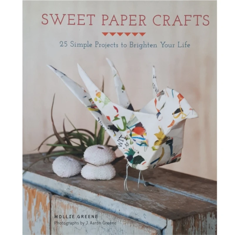 كتاب Sweet Paper Crafts اثر Mollie Greene انتشارات Chronicle 