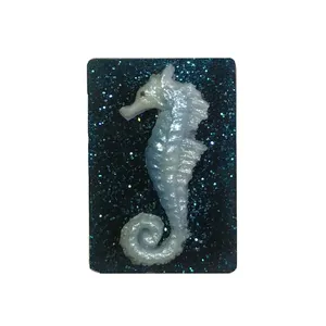 گل سینه زنانه مدل اسب دریایی