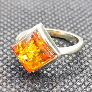 انگشتر نقره زنانه مدل سنگ کهربا لهستانی کد 9533