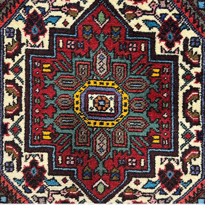 فرش دستبافت ۰.۵ متری مدل زنجان زمینه کرم