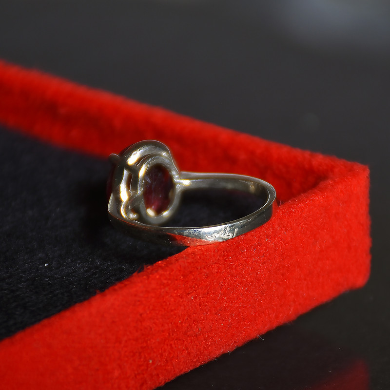 انگشتر نقره زنانه نقره جات لطفی مدل یاقوت کد ANZS02E01 انگشتر نقره زنانه نقره جات لطفی مدل یاقوت کد ANZS02E01