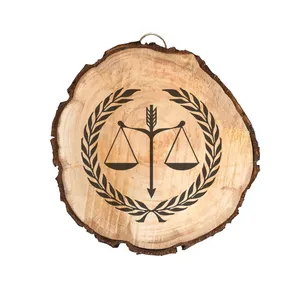 دیوار کوب چوبی مدل ترازوی عدالت 85633