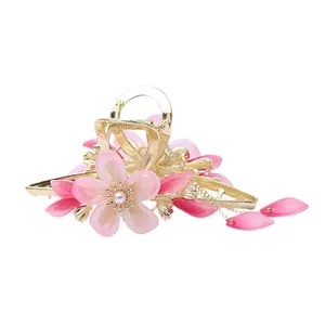 کلیپس مو زنانه مدل گل آویزدار