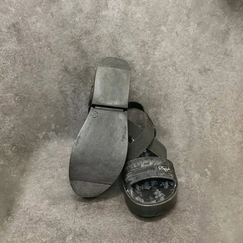 صندل زنانه مدل آماریا