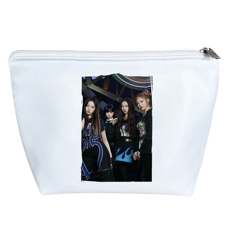 کیف لوازم آرایش دخترانه خندالو مدل گروه موسیقی آسپا AESPA کد 1134