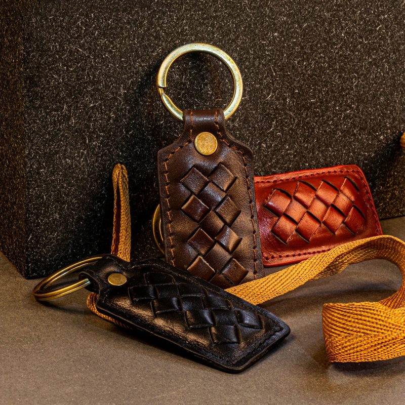 عکس شماره 12 : جاکلیدی چرمینه اسپرت مدل بافت