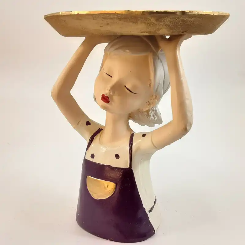 مجسمه مدل دختر سینی به سر کد 893