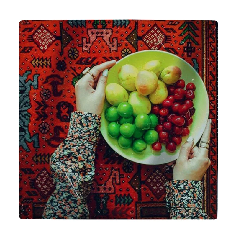 کاشی کارنیلا طرح بانو و میوه های تابستانی مدل لوحی کد klh2393