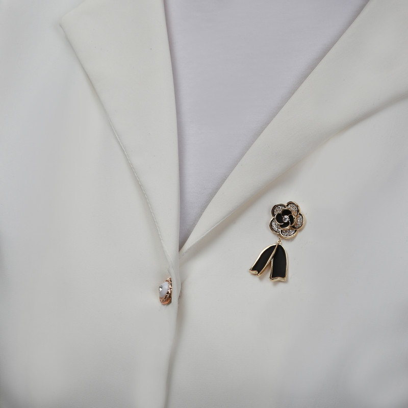 گل سینه زنانه مدل نگین دار طرح گل کد 112006810