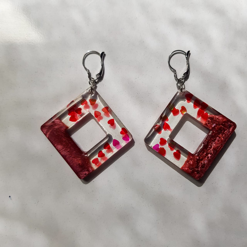 گوشواره دخترانه مدل رزینی قلبی