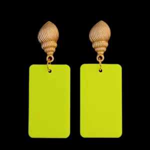 گوشواره زنانه مدل عروسکی پلکسی 