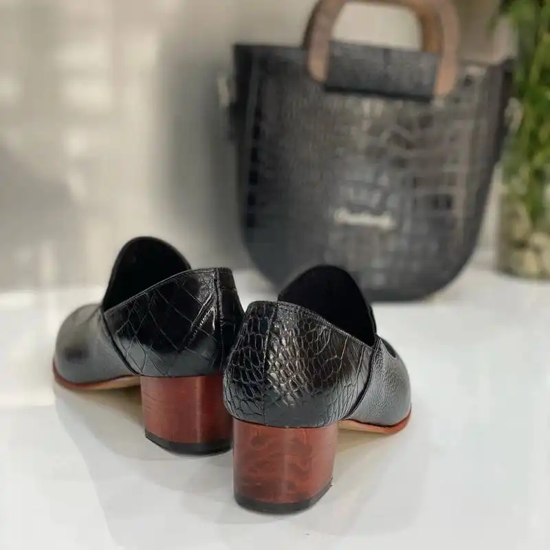 کفش زنانه مدل چرم طبیعی کد 9002-M