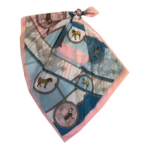 شال زنانه مدل نخی طرح اسب