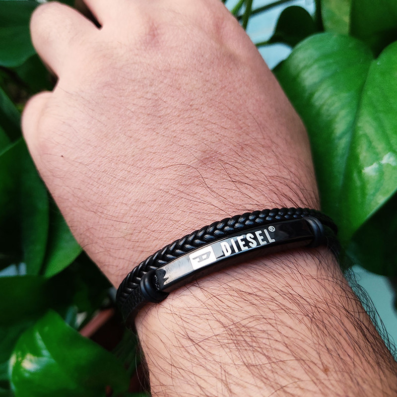 دستبند مردانه کد HS08 دستبند مردانه کد HS08