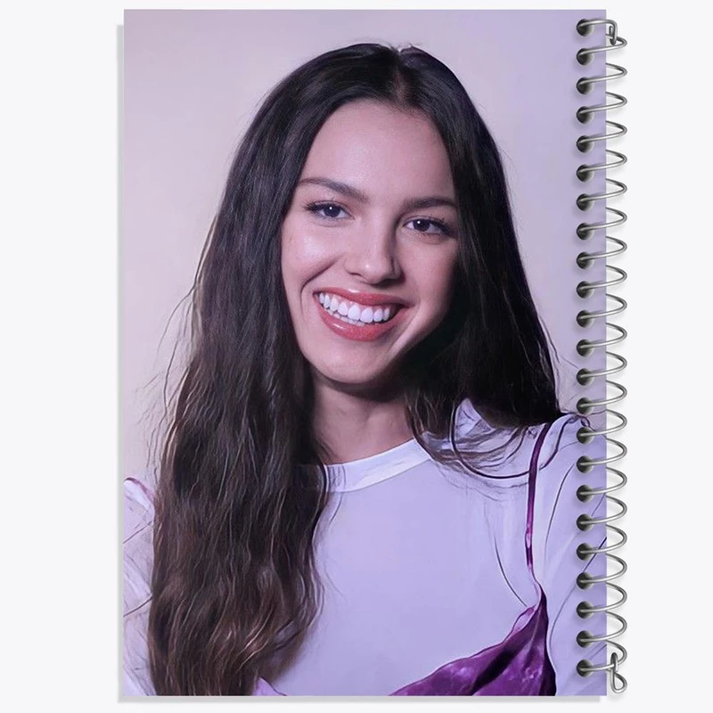 دفتر مشق 50 برگ خندالو مدل اولیویا رودریگو Olivia Rodrigo کد 19253