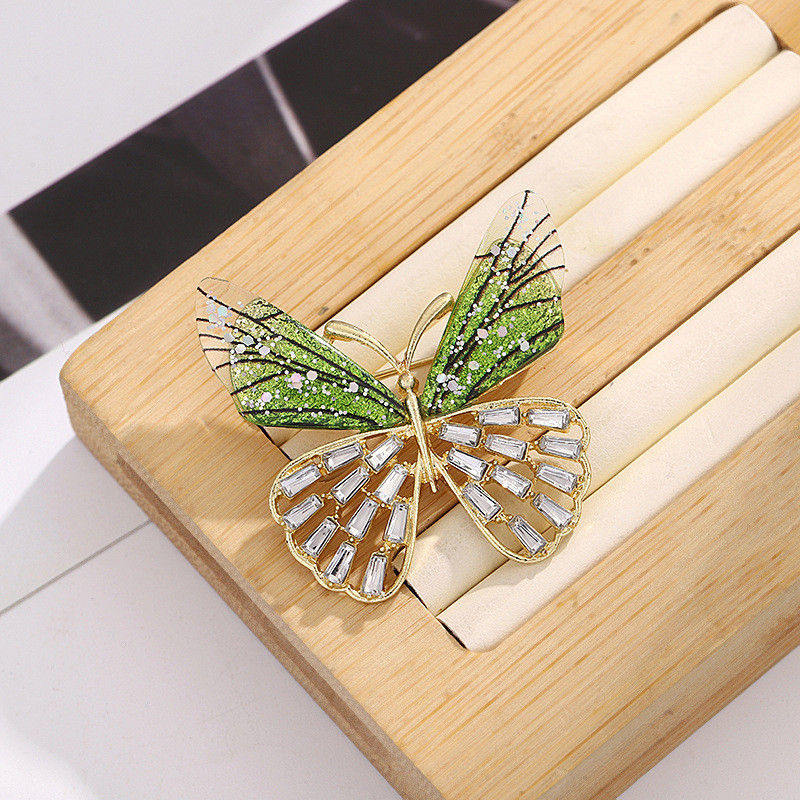 گل سینه زنانه مدل پروانه