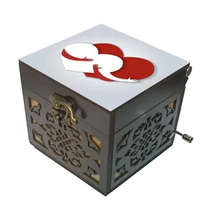 جعبه موزیکال مدل هندلی طرح قلب و دست کد m1139