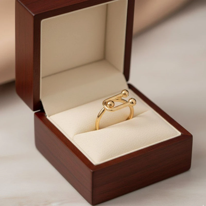 عکس شماره 2 : انگشتر طلا کم اجرت 18 عیار زنانه با طرح تیفانی طلا و شمش برلیان کد 5 سایز 57