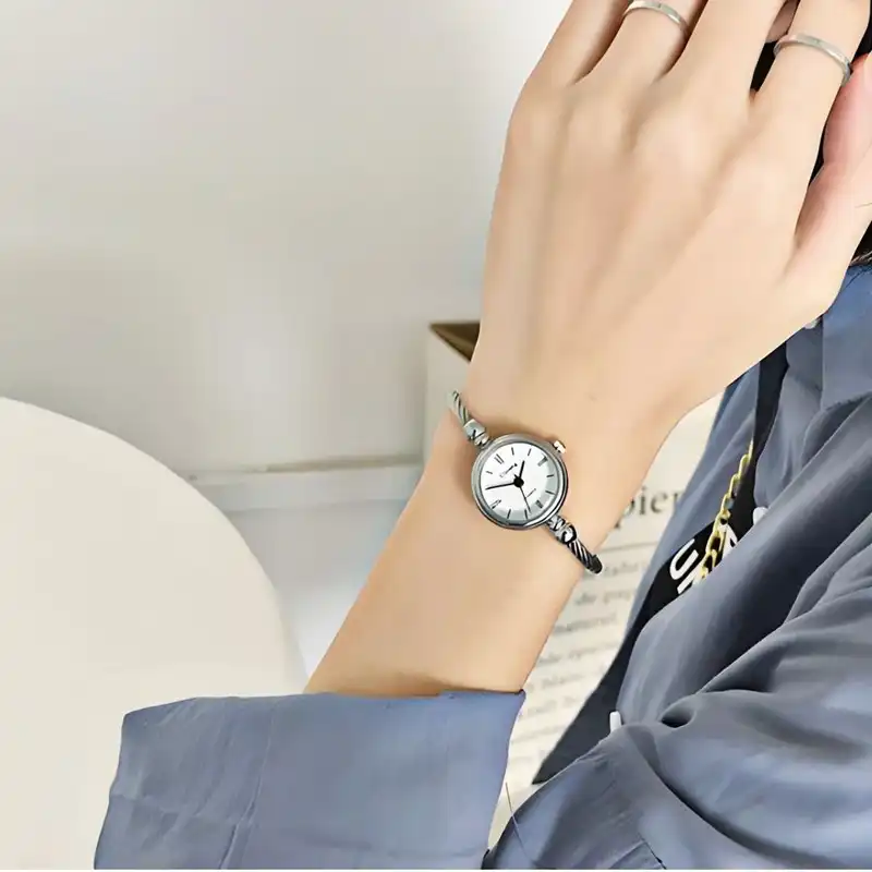 ساعت مچی عقربه ای زنانه مدل جنوا