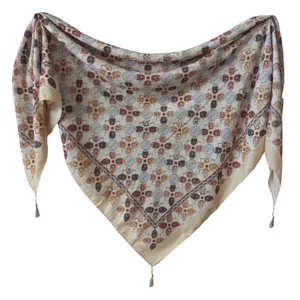 روسری زنانه مدل گلدار نخی قواره بزرگ منگوله دار چهارفصل 