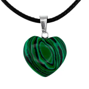 گردنبند زنانه برانت طرح سنگ مالاکیت قلبی