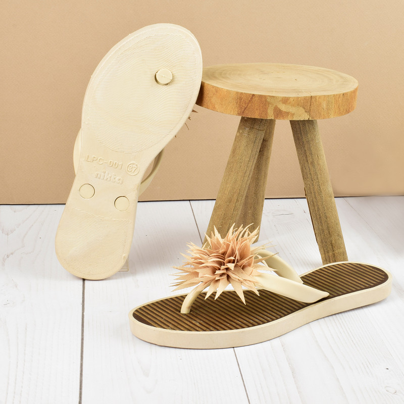 دمپایی لاانگشتی زنانه نیکتا مدل گل پارچه ای BZH.4026