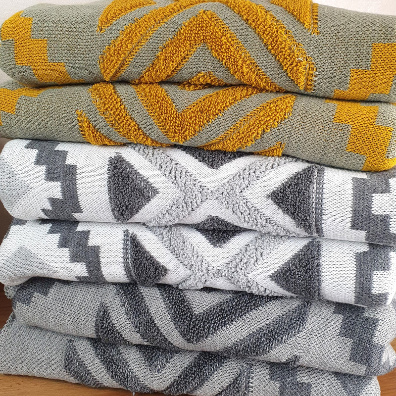 شال مبل مدل پانچدوزی سایز 180x150 سانتی متر شال مبل مدل پانچدوزی سایز 180x150 سانتی متر