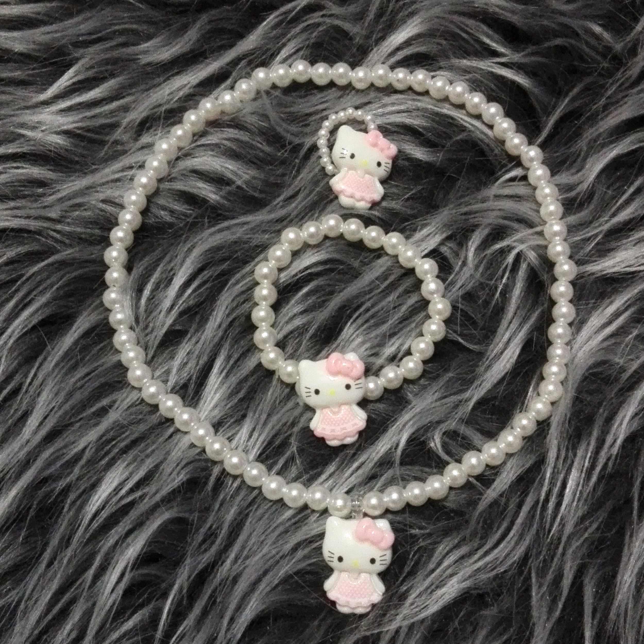 نیم ست دخترانه مدل مروارید کشی طرح کیتی کد 300 نیم ست دخترانه مدل مروارید کشی طرح کیتی کد 300