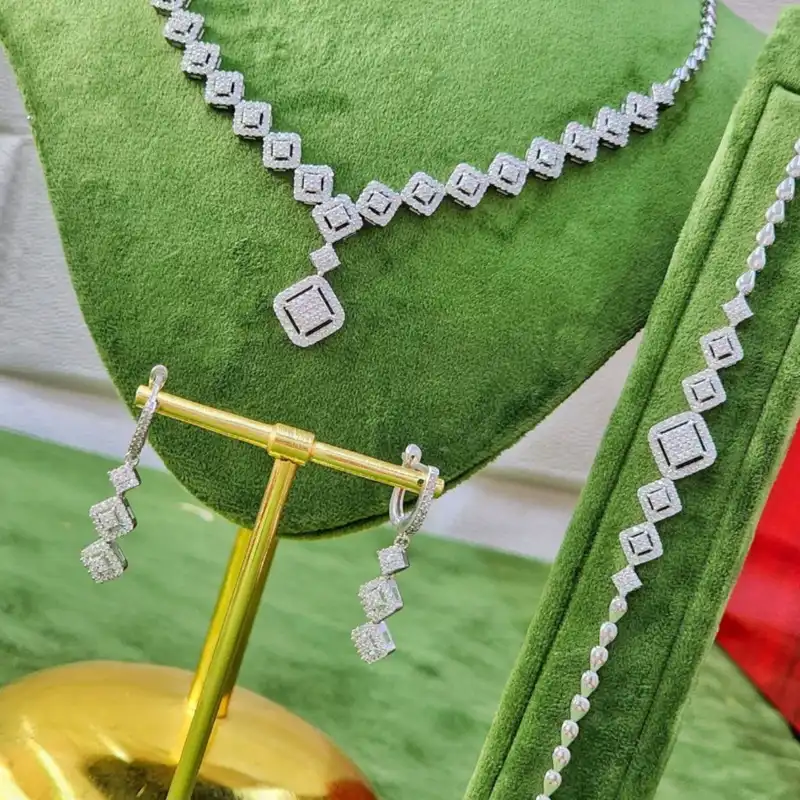 نیم ست نقره زنانه مدل امرالدکات مربع ساچ 0186