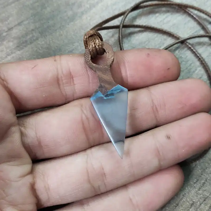 گردنبند مدل h13 طرح چاقو نینجا شب تاب