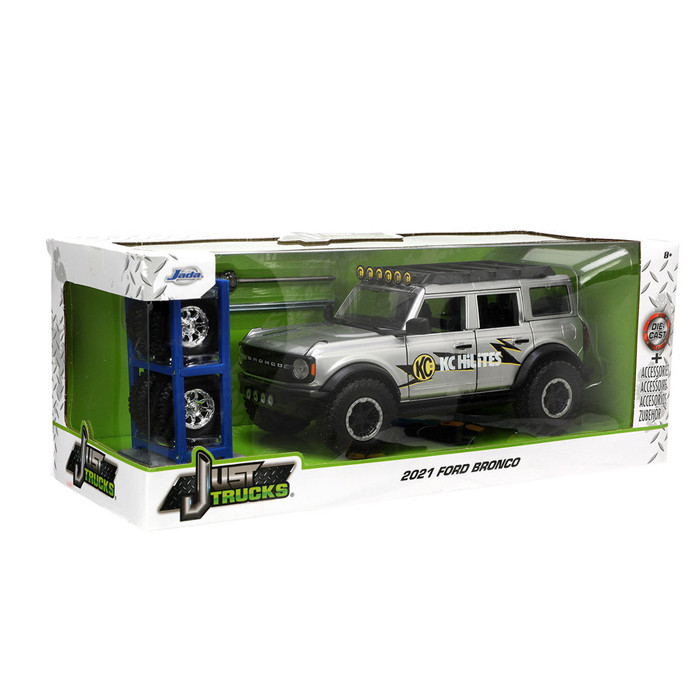 ماکت ماشین جادا مدل Ford Bronco 2021 "KC HiLiTES" with Extra Wheels