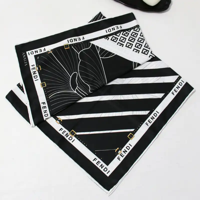 روسری زنانه مدل ابریشم لاکچری مزونی طرح گل کد 5045