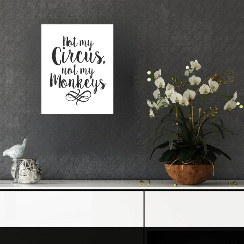 پوستر مدل  سیرک من نیست، میمون‌های من نیستند  
